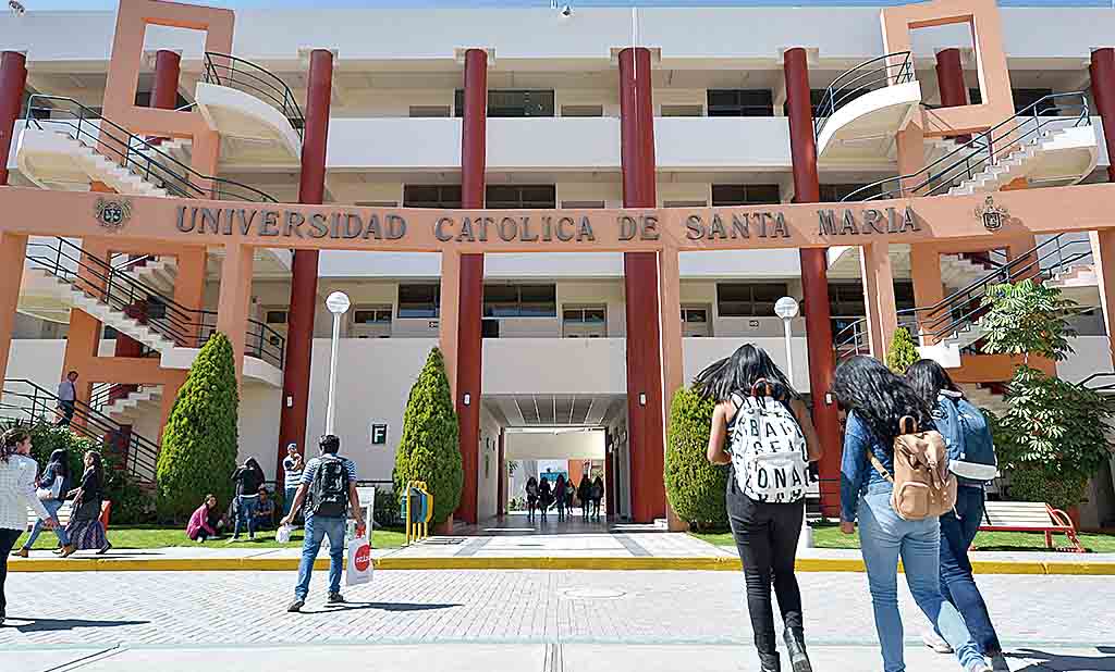 Qué carreras hay en la Universidad Católica de Santa María
