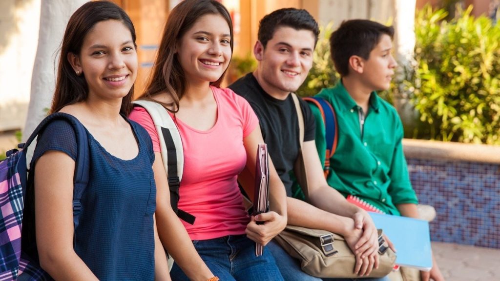 Costos reales por ciclo en la Universidad María Auxiliadora y cómo varían según la facultad