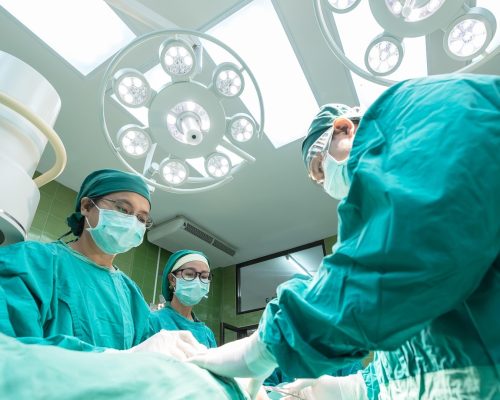 Importancia de acudir a una clínica urológica especializada para la salud masculina