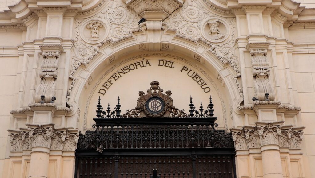 Debe seguir funcionando la Defensoría del Pueblo